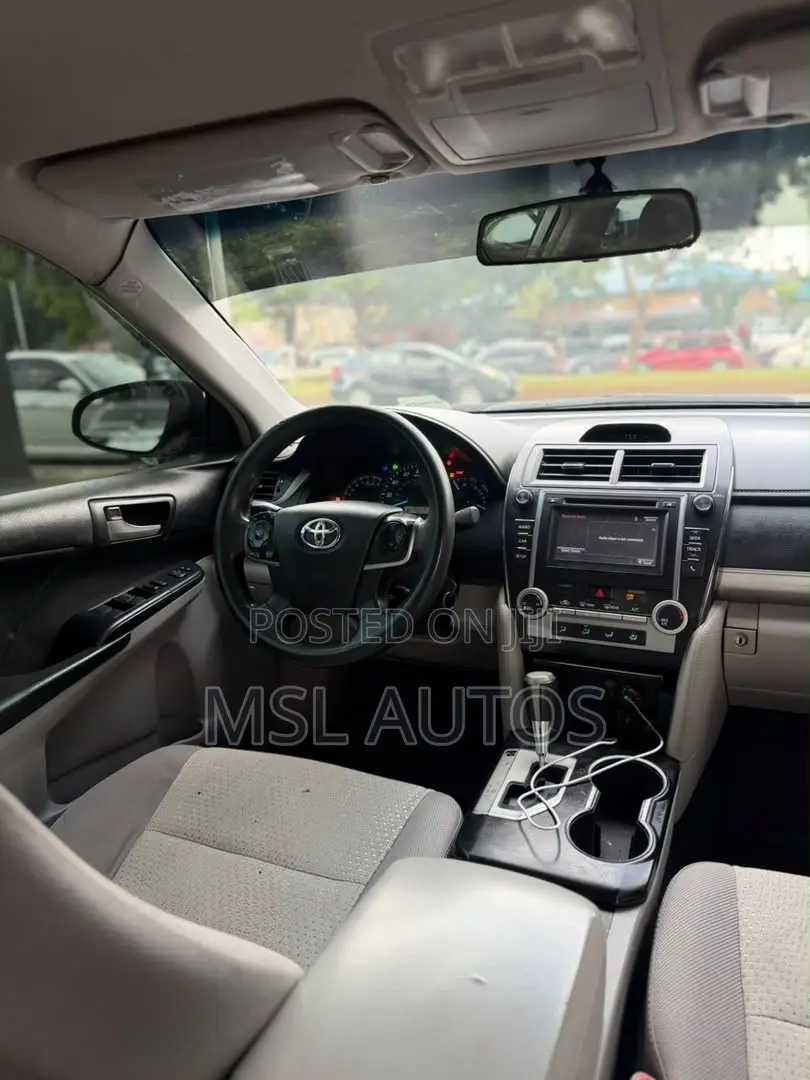 Toyota Camry LE 4dr Sedan (2.5L 4cyl 6A) 2015 Gray
