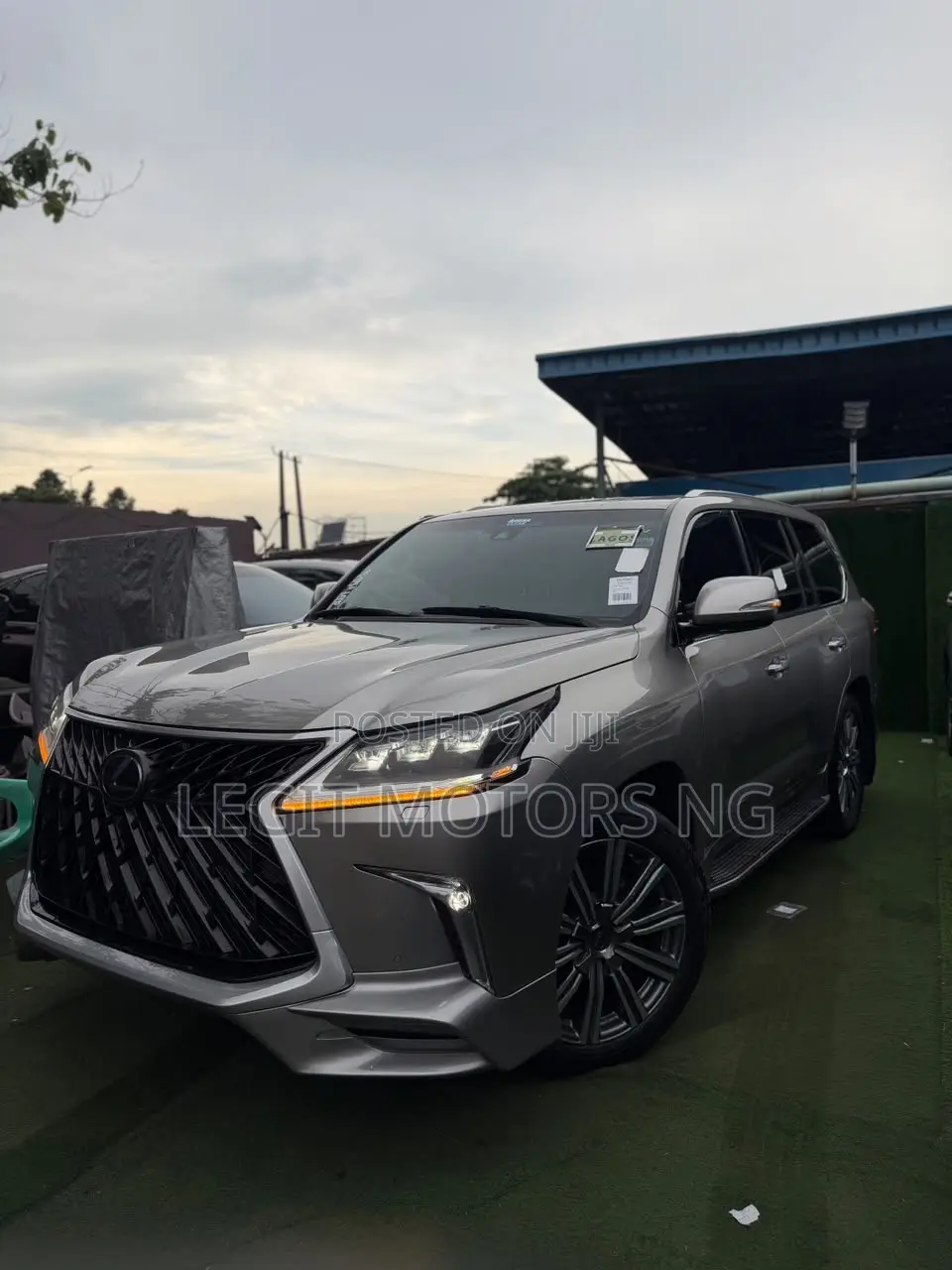 Lexus LX 570 AWD 2017 Gold