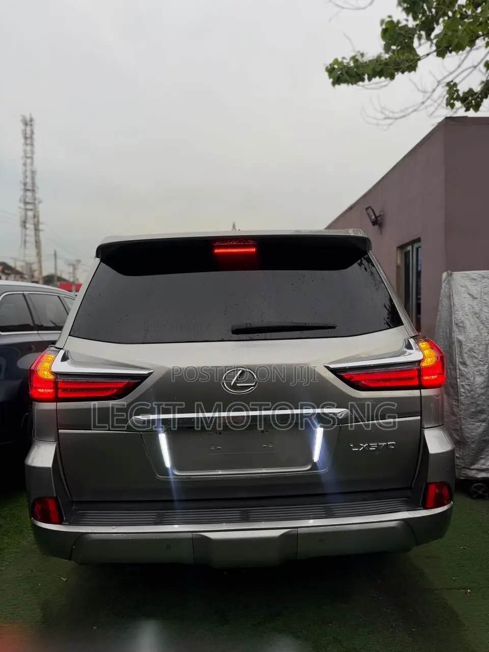 Lexus LX 570 AWD 2017 Gold