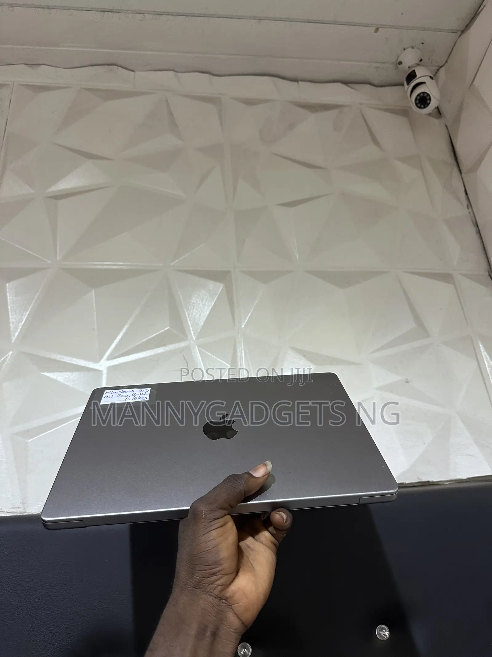 Laptop Apple MacBook Pro 2021 M1 16GB Apple M1 Pro SSD 512GB