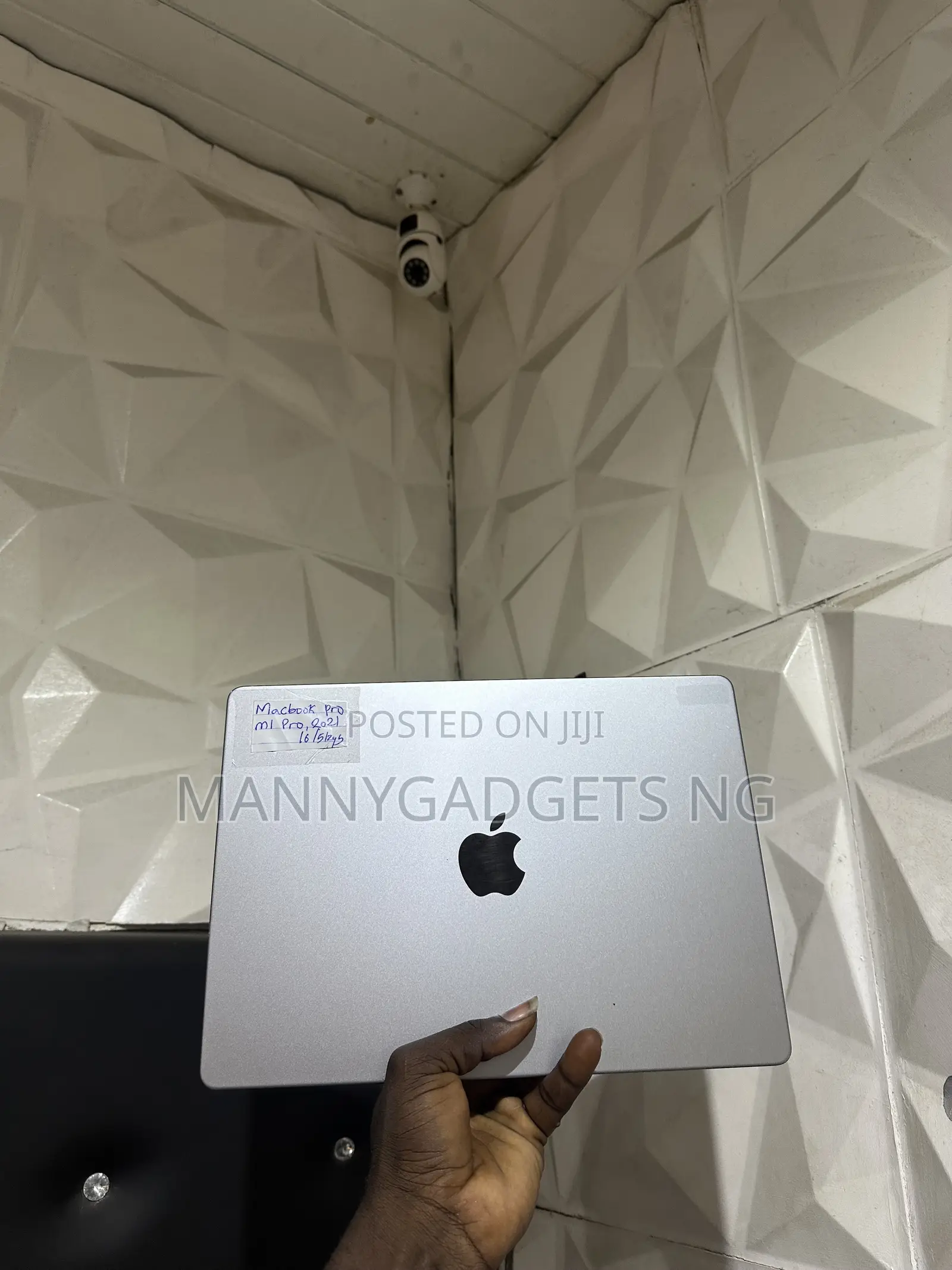 Laptop Apple MacBook Pro 2021 M1 16GB Apple M1 Pro SSD 512GB