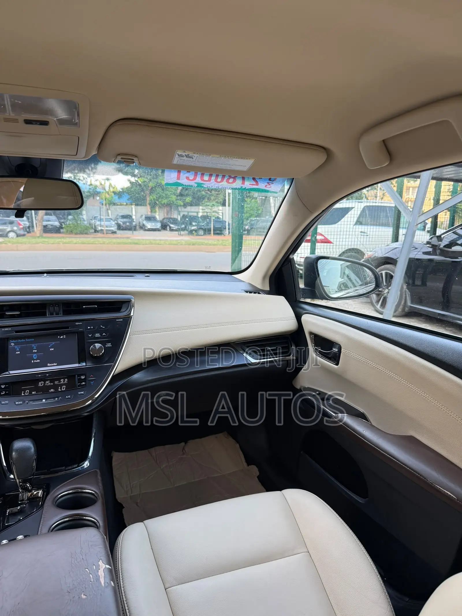 Toyota Avalon XLE Sedan FWD (3.5L 6cyl 6A) 2017 Gold