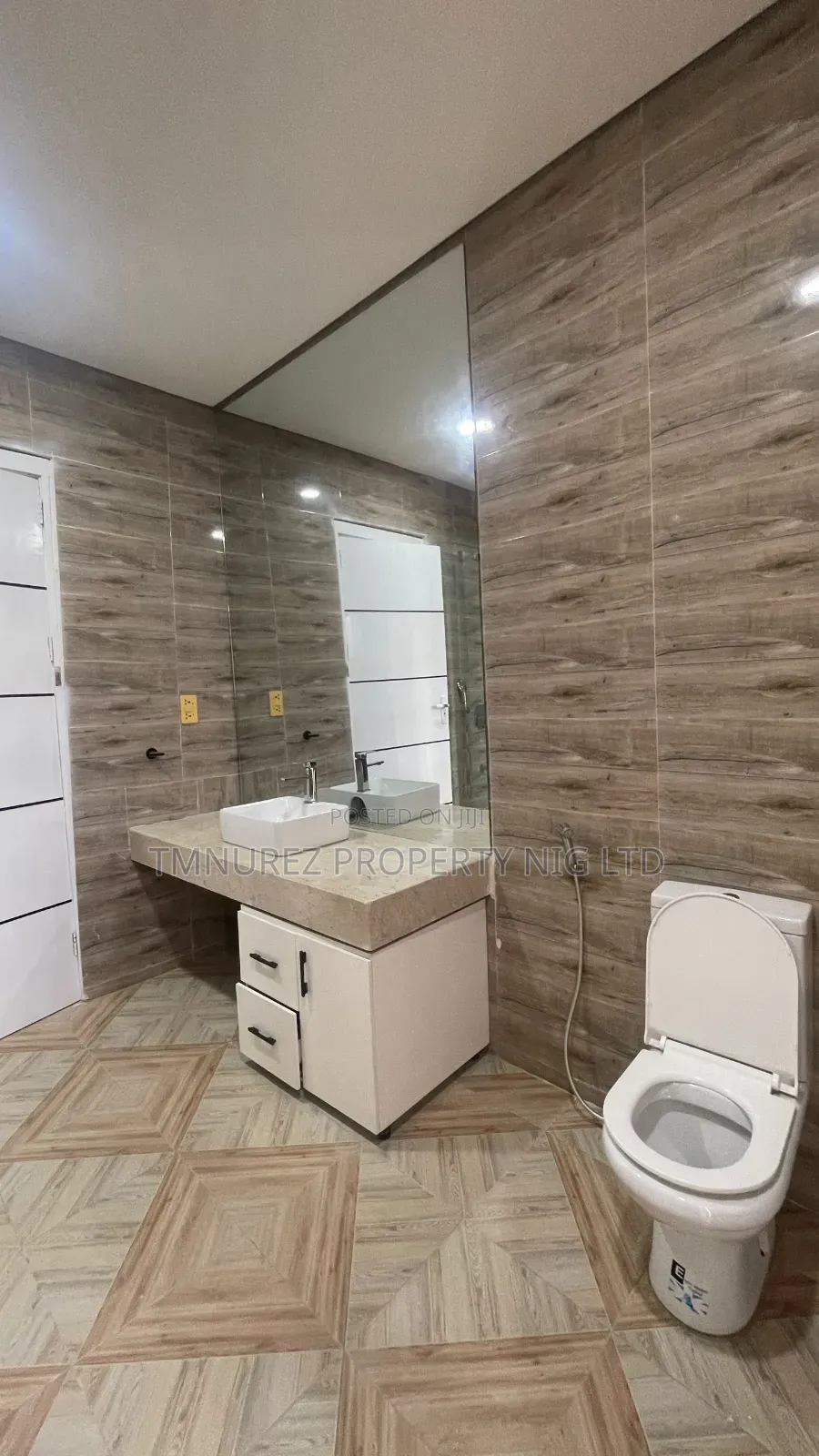 Furnished 4bdrm Duplex in Ikota for rent