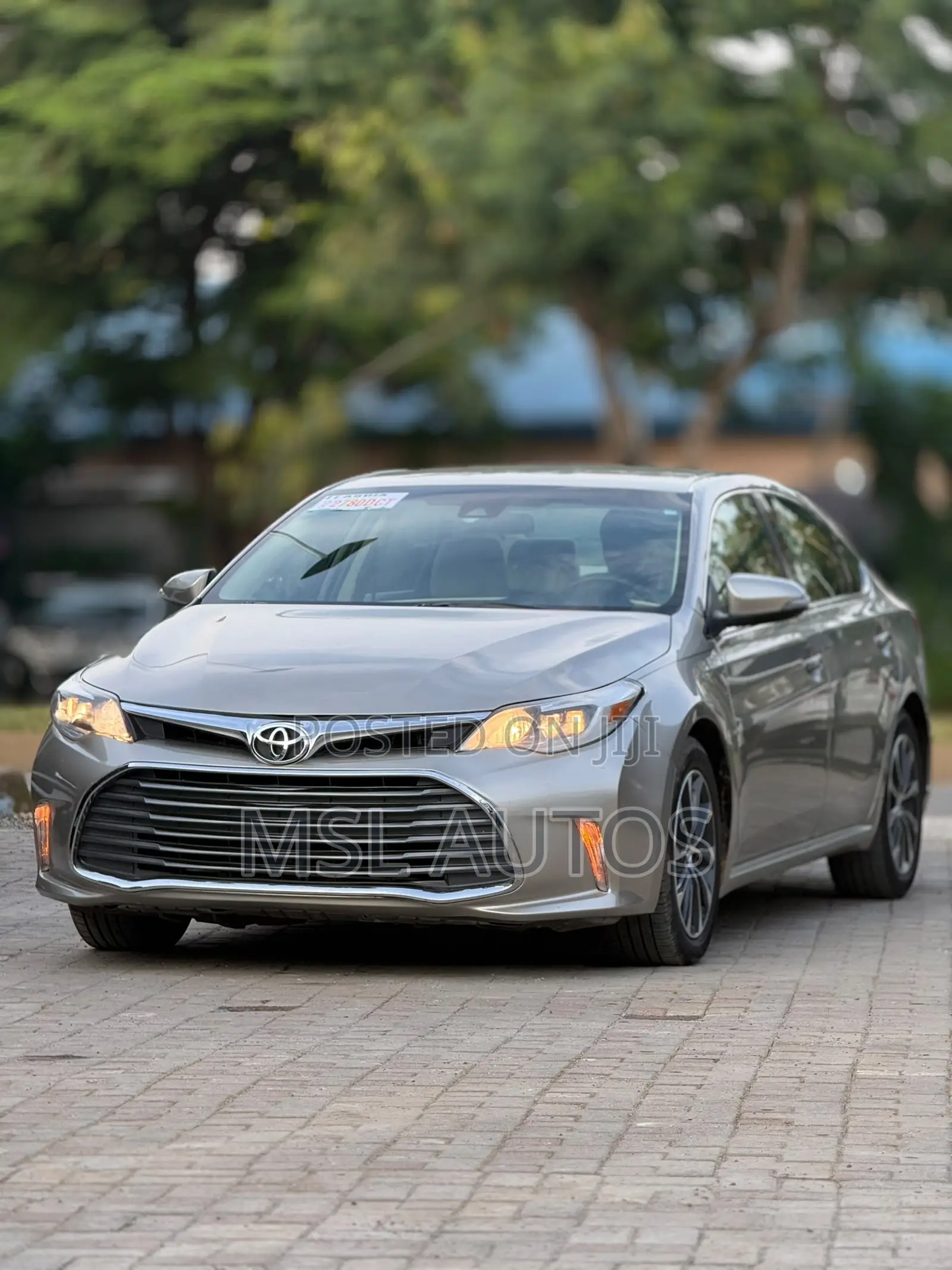 Toyota Avalon XLE Sedan FWD (3.5L 6cyl 6A) 2017 Gold