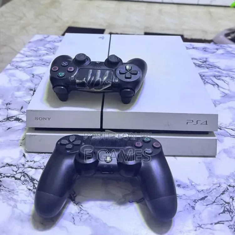 Playstation Ps4 With Fc27 and Other Games