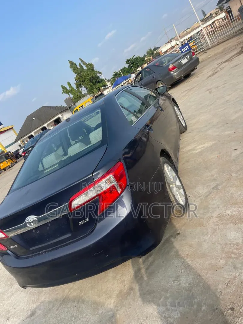 Toyota Camry XLE 4dr Sedan (2.5L 4cyl 6A) 2014 Gray