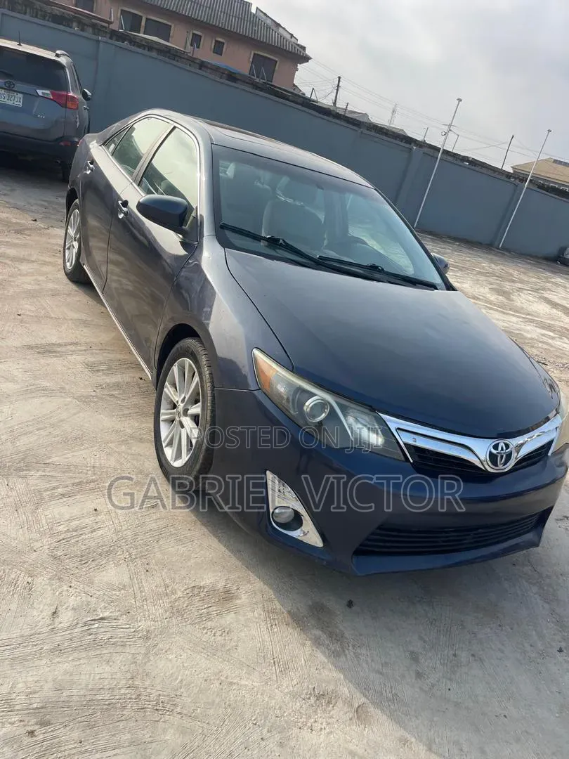 Toyota Camry XLE 4dr Sedan (2.5L 4cyl 6A) 2014 Gray