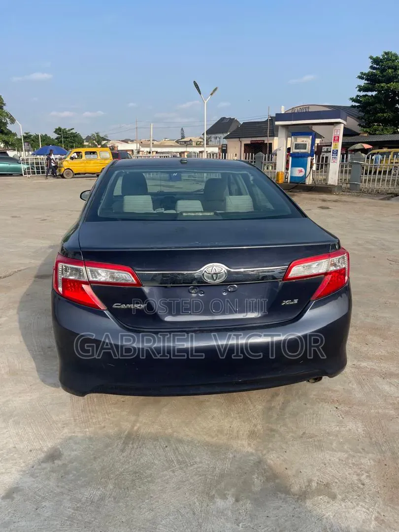 Toyota Camry XLE 4dr Sedan (2.5L 4cyl 6A) 2014 Gray