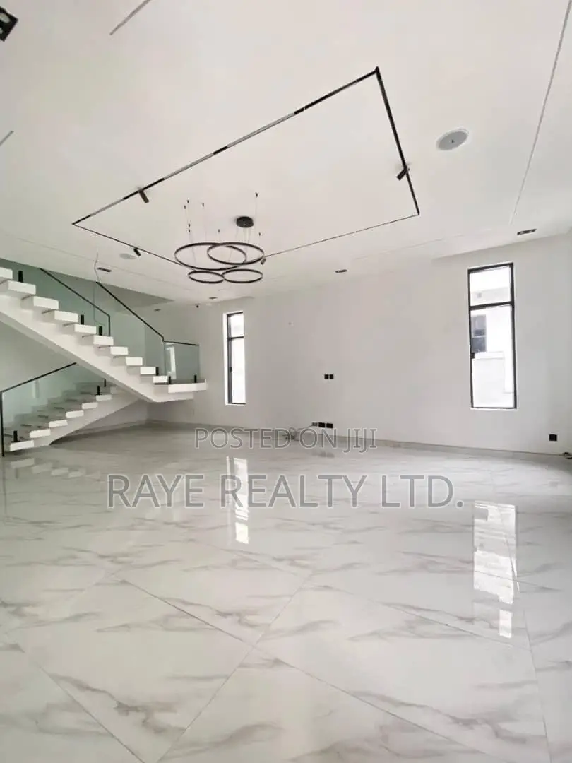 5bdrm Duplex in Chevron for sale