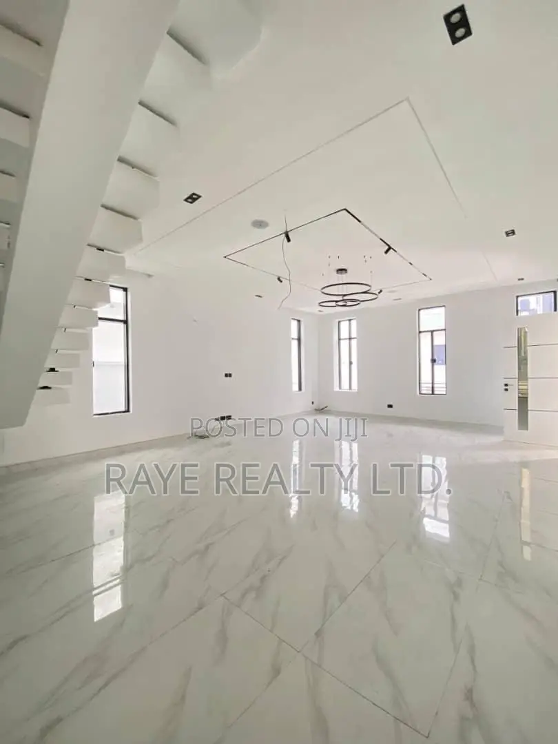 5bdrm Duplex in Chevron for sale