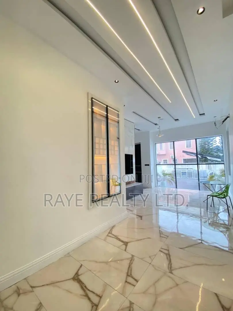 5bdrm Duplex in Chevron for sale