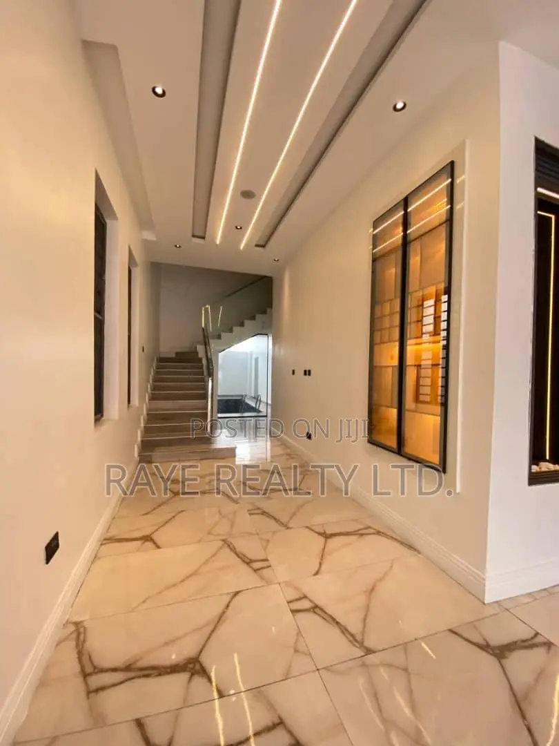 5bdrm Duplex in Chevron for sale
