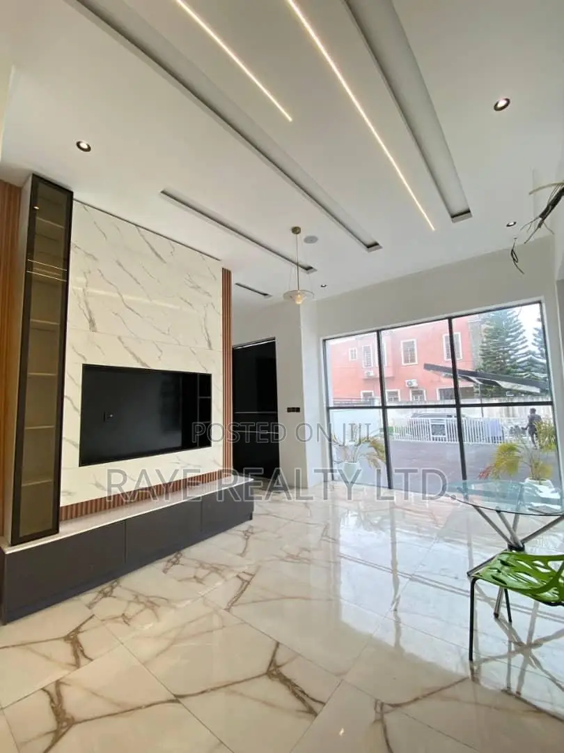 5bdrm Duplex in Chevron for sale
