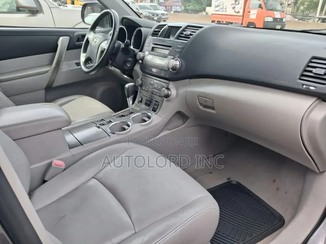 Toyota Highlander 2010 Gray