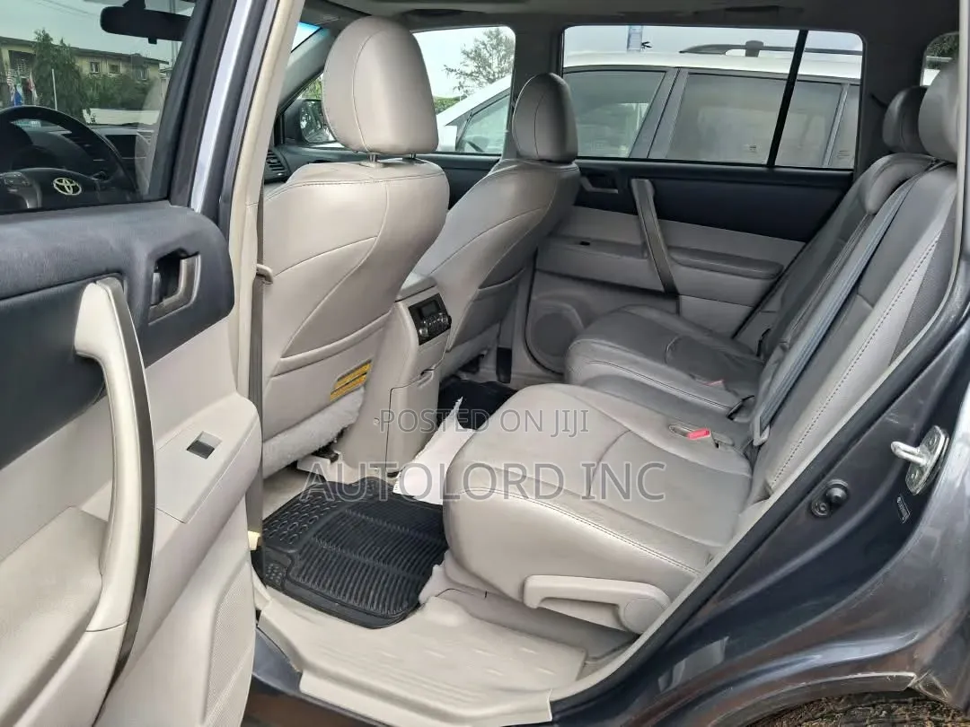 Toyota Highlander 2010 Gray