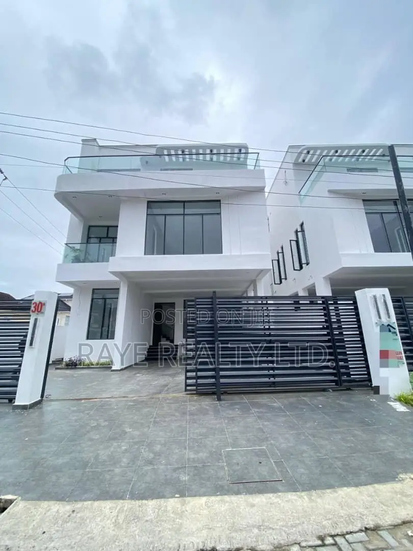 5bdrm Duplex in Chevron for sale