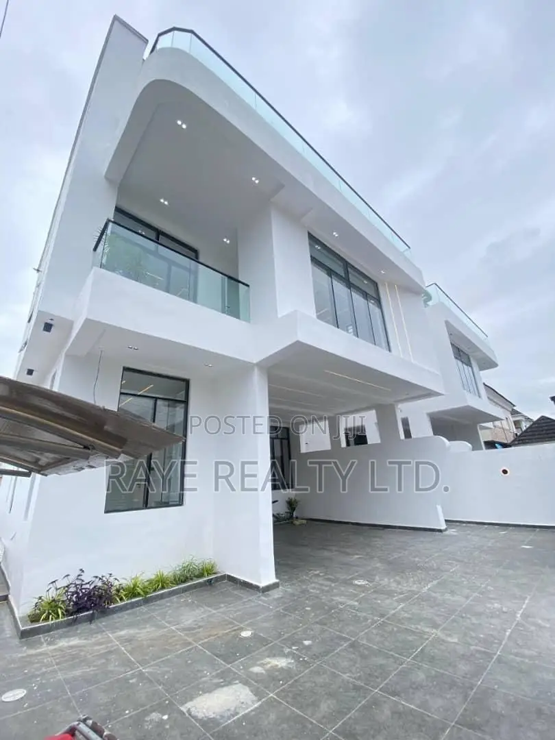 5bdrm Duplex in Chevron for sale