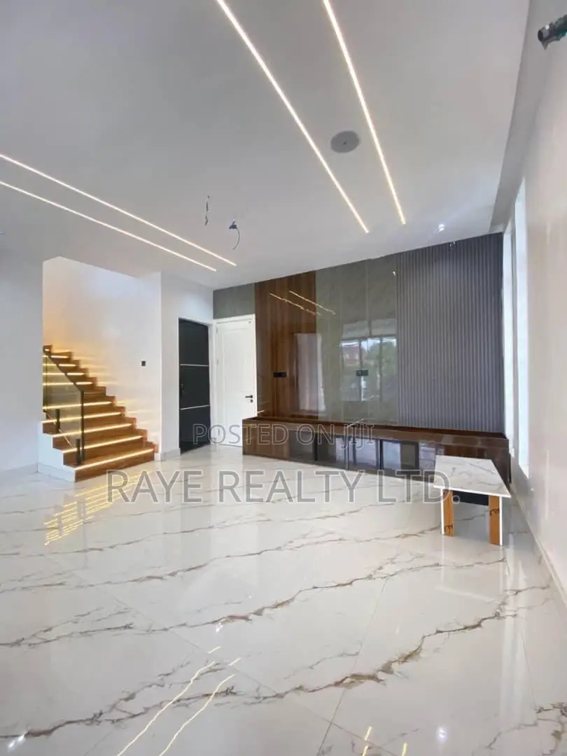 5bdrm Duplex in Chevron for sale