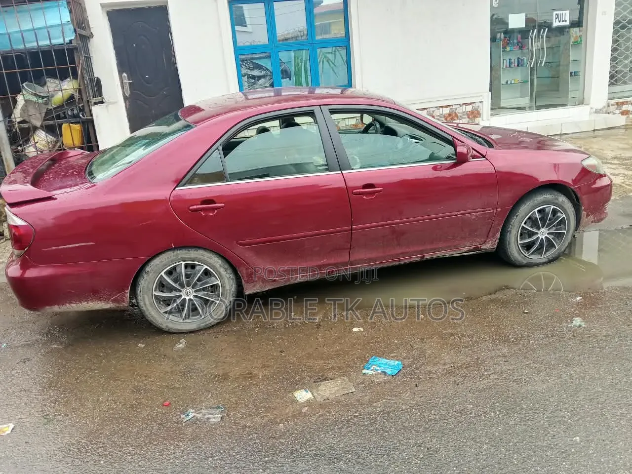 Toyota Camry XLE V6 4dr Sedan (3.0L 6cyl 5A) 2005 Red