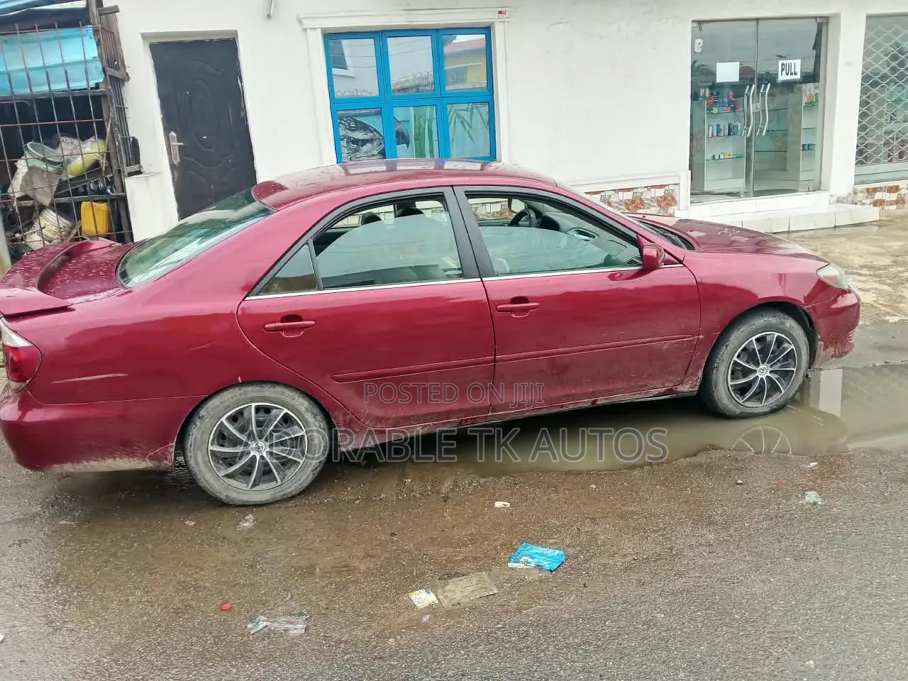 Toyota Camry XLE V6 4dr Sedan (3.0L 6cyl 5A) 2005 Red