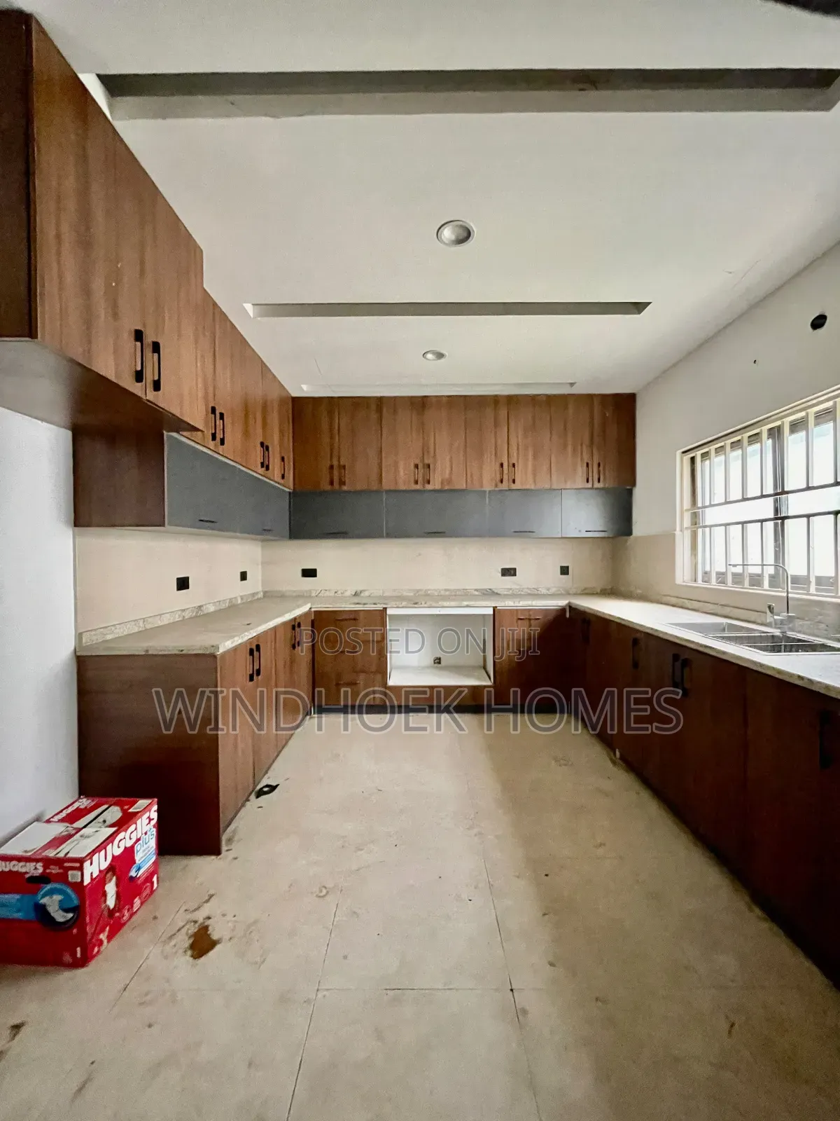 5bdrm Duplex in Jahi for sale