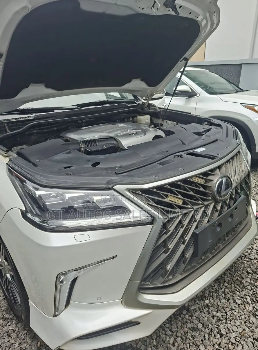Lexus LX 570 AWD 2020 White