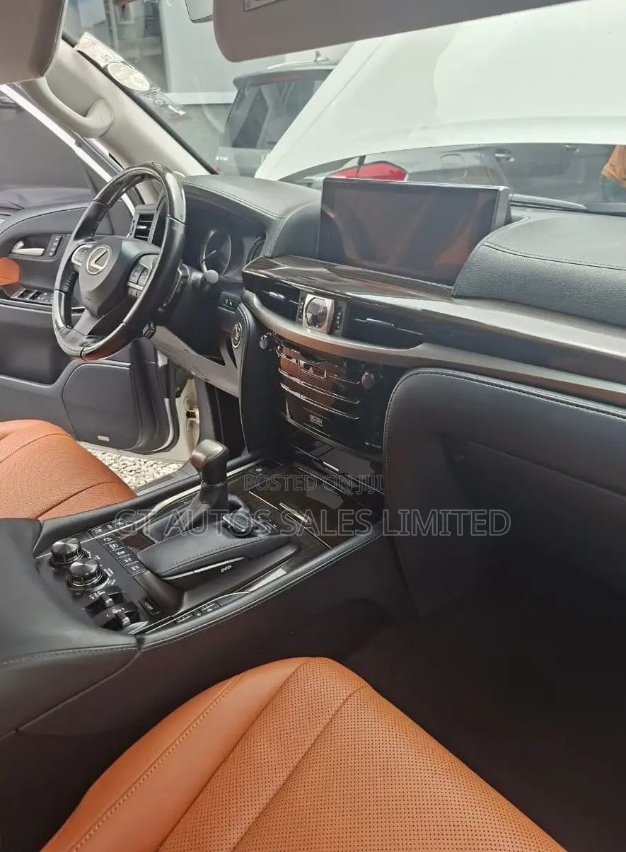Lexus LX 570 AWD 2020 White