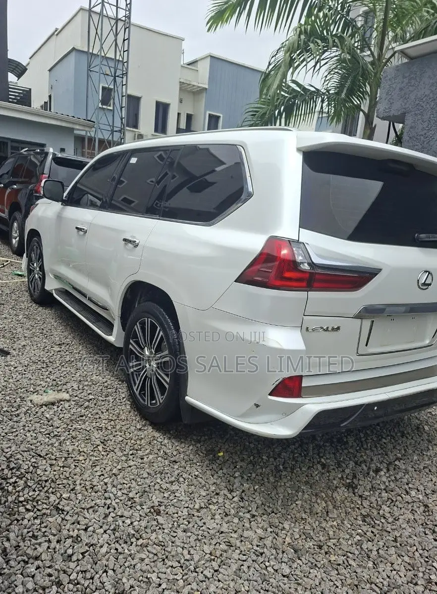 Lexus LX 570 AWD 2020 White