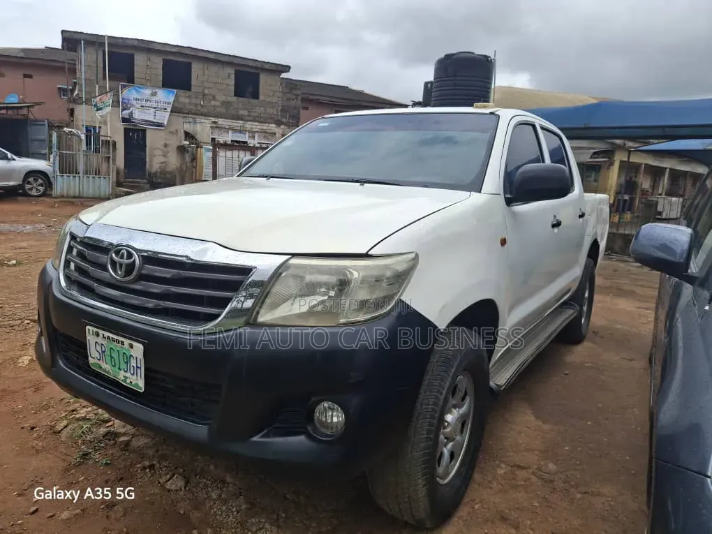 Toyota Hilux 2011 White