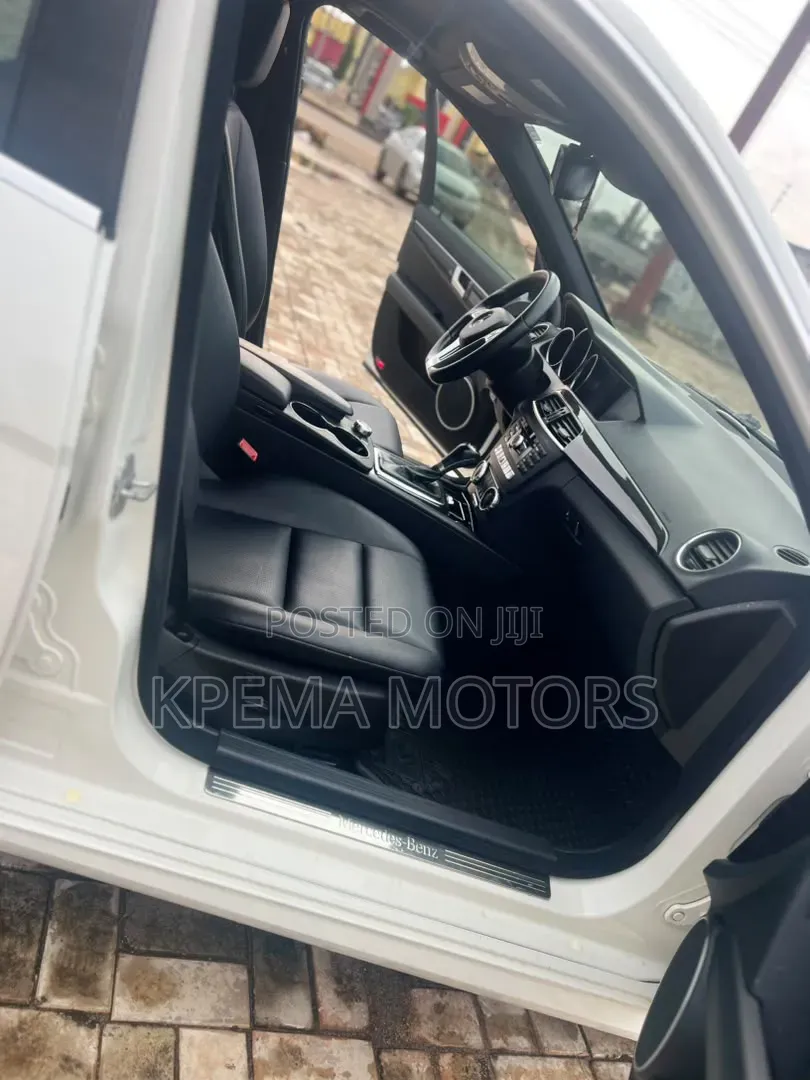 Mercedes-Benz C300 2012 White