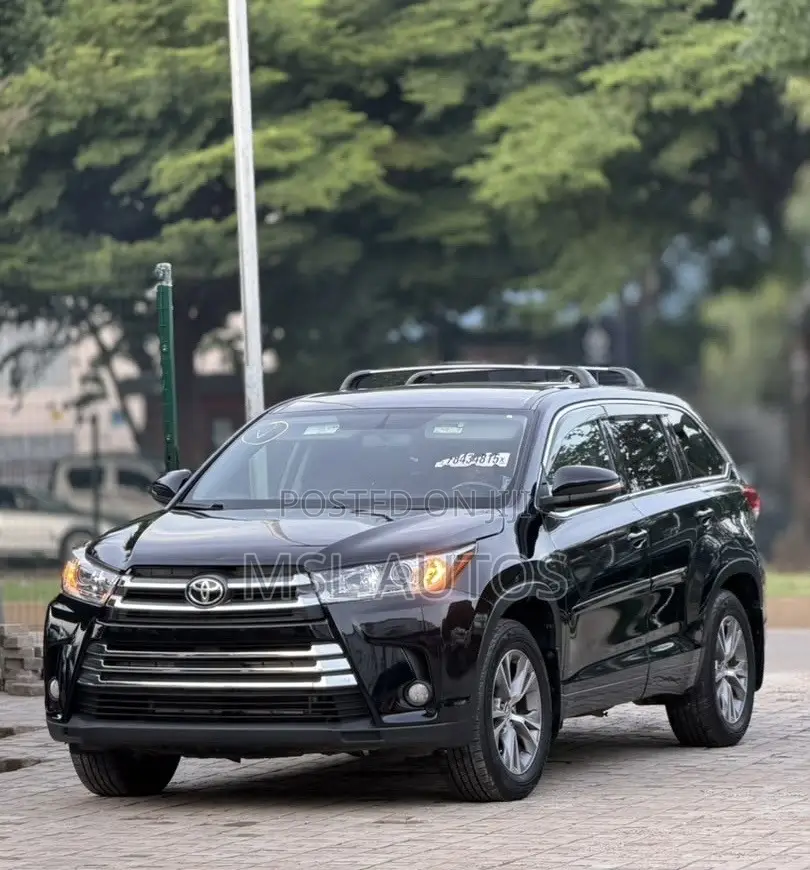 Toyota Highlander LE V6 4x4 (3.5L 6cyl 6A) 2016 Black