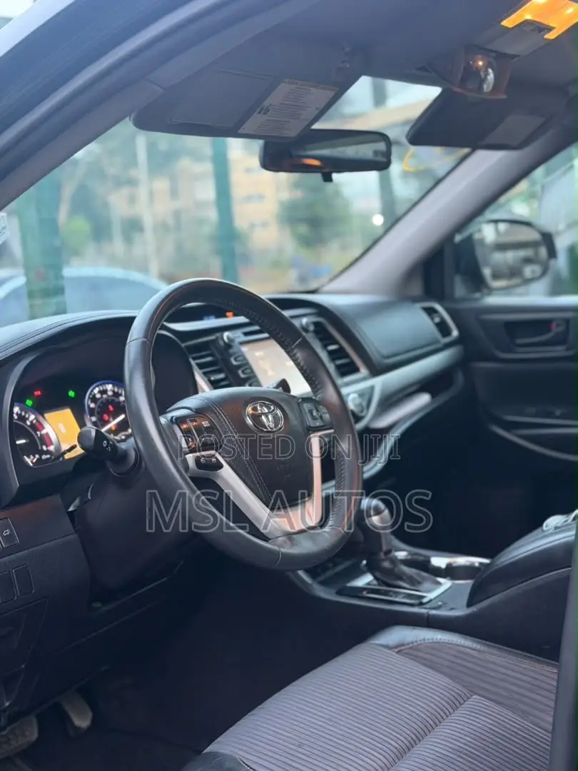 Toyota Highlander LE V6 4x4 (3.5L 6cyl 6A) 2016 Black