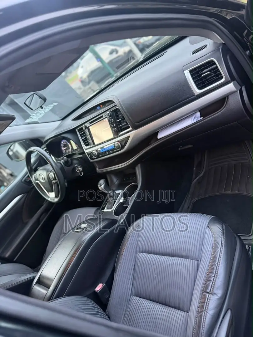 Toyota Highlander LE V6 4x4 (3.5L 6cyl 6A) 2016 Black