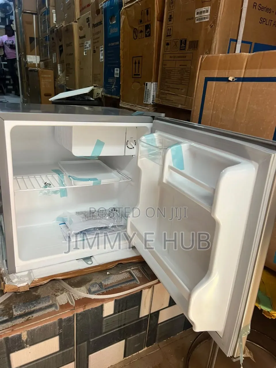 Midea 50ltrs Silver Bedside Refrigerator