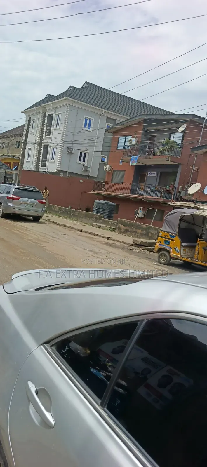 3bdrm Block of Flats in Ikorodu Road / Shomolu for sale
