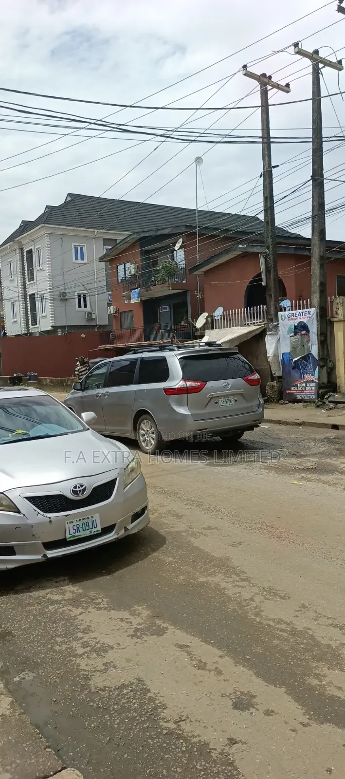 3bdrm Block of Flats in Ikorodu Road / Shomolu for sale