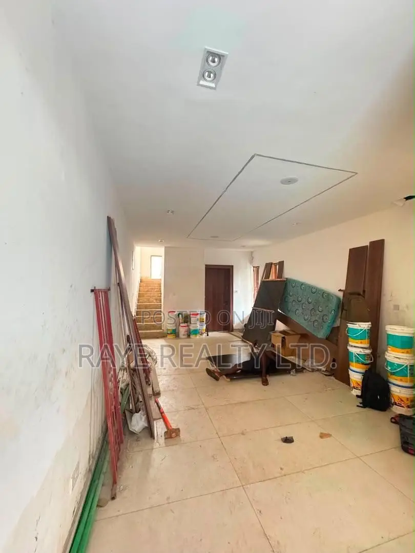 4bdrm Duplex in Adeniyi Jones for sale