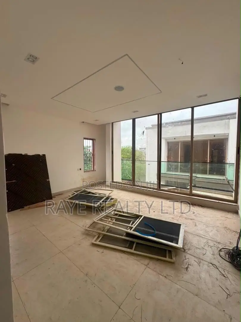 4bdrm Duplex in Adeniyi Jones for sale