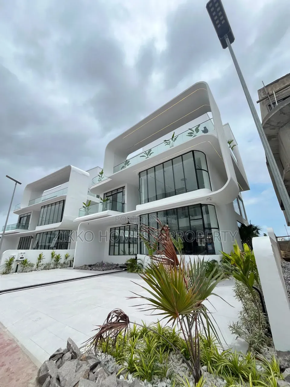 5bdrm Duplex in Osapa London, Lekki Phase 1 for sale