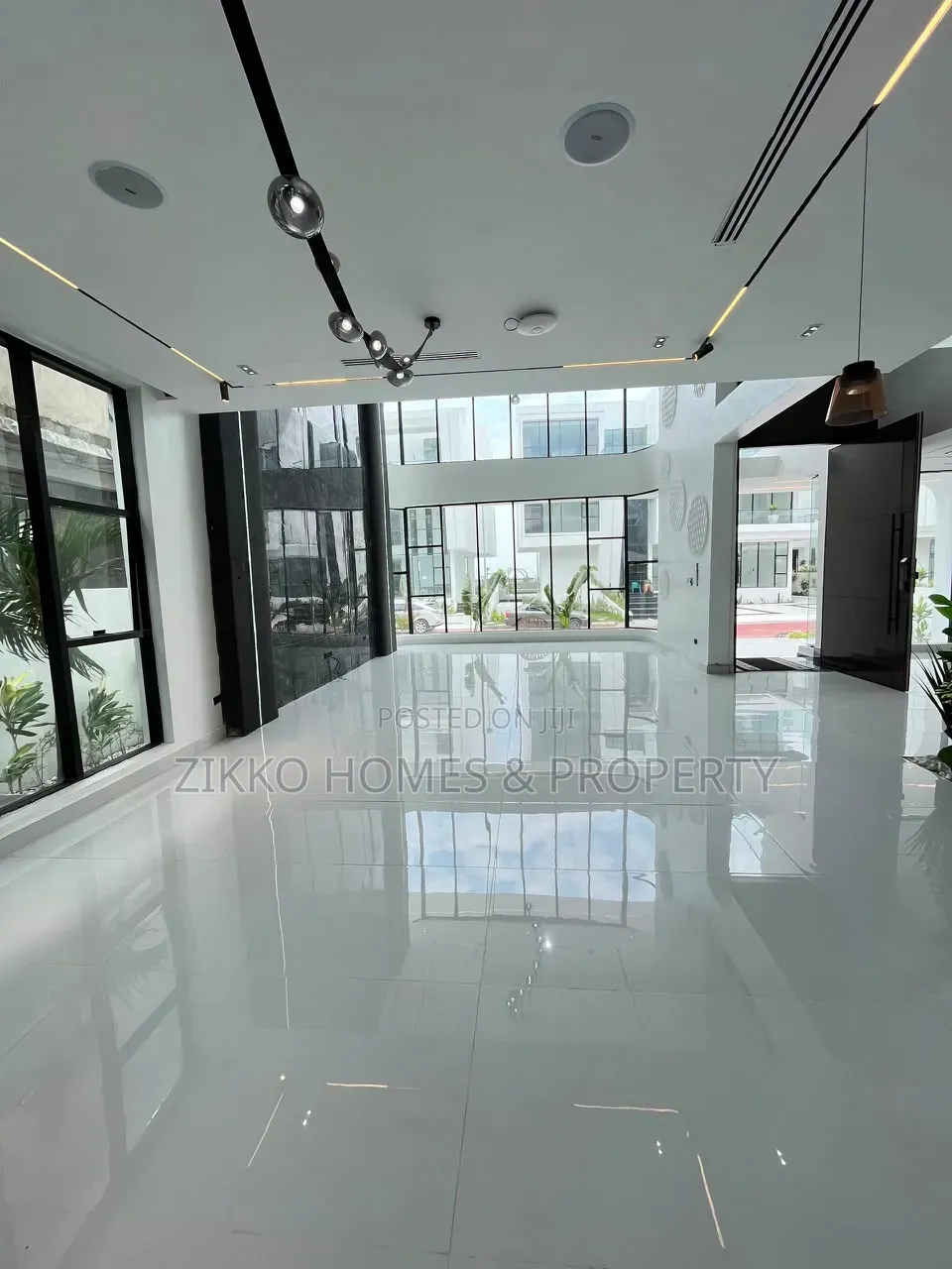 5bdrm Duplex in Osapa London, Lekki Phase 1 for sale