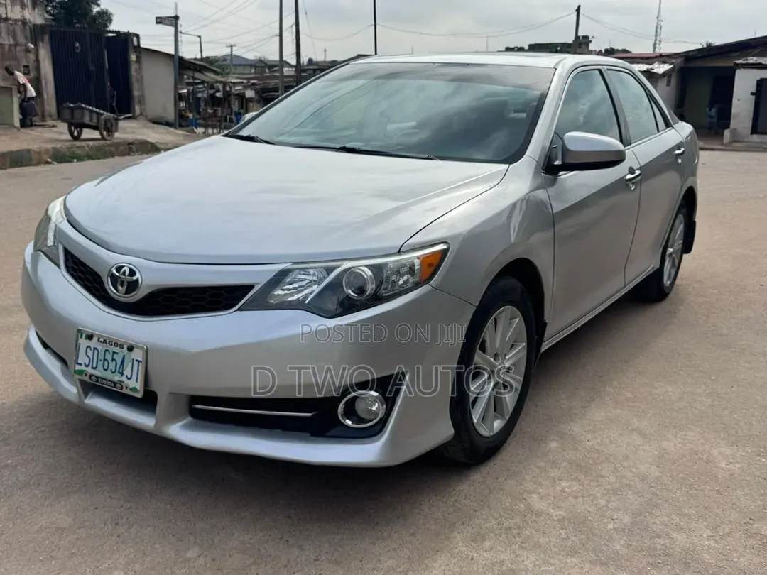 Toyota Camry SE 4dr Sedan (2.5L 4cyl 6A) 2013 Silver