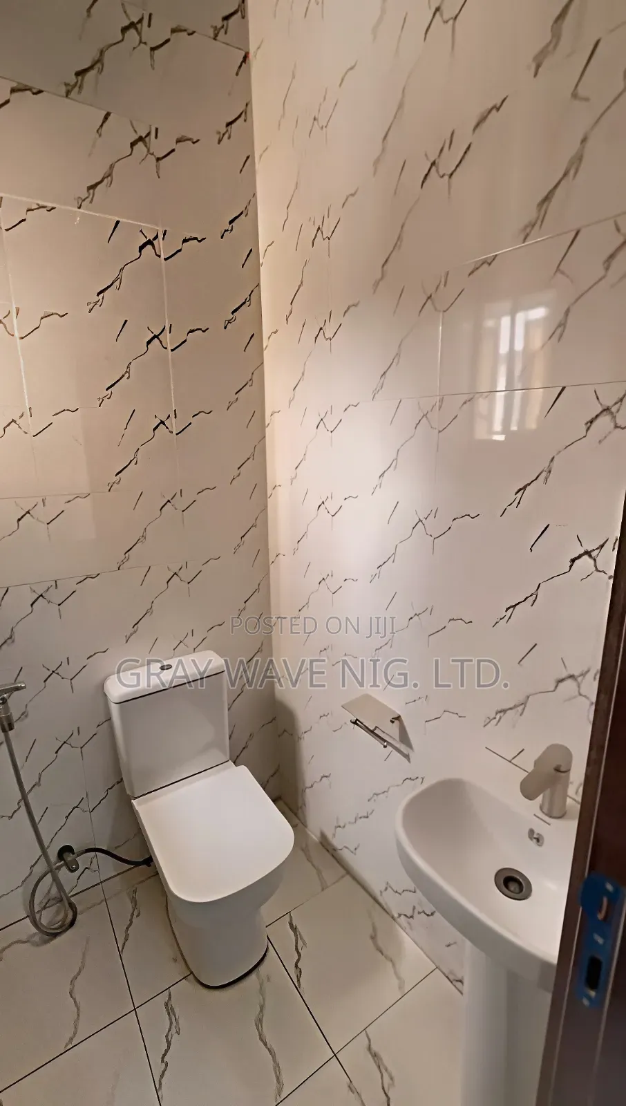 3bdrm Block of Flats in Wuye for rent