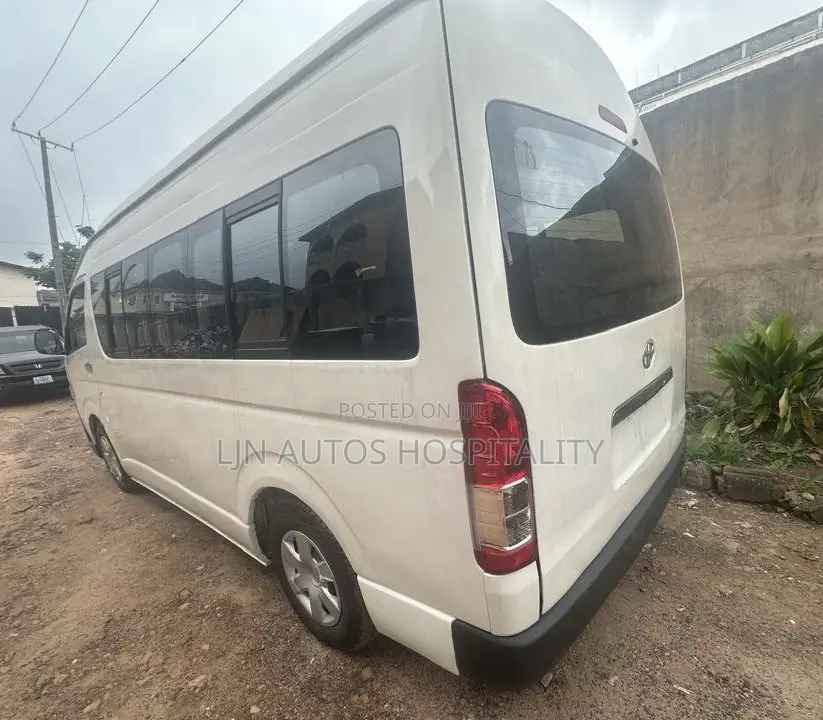 Toyota HiAce 2015 White