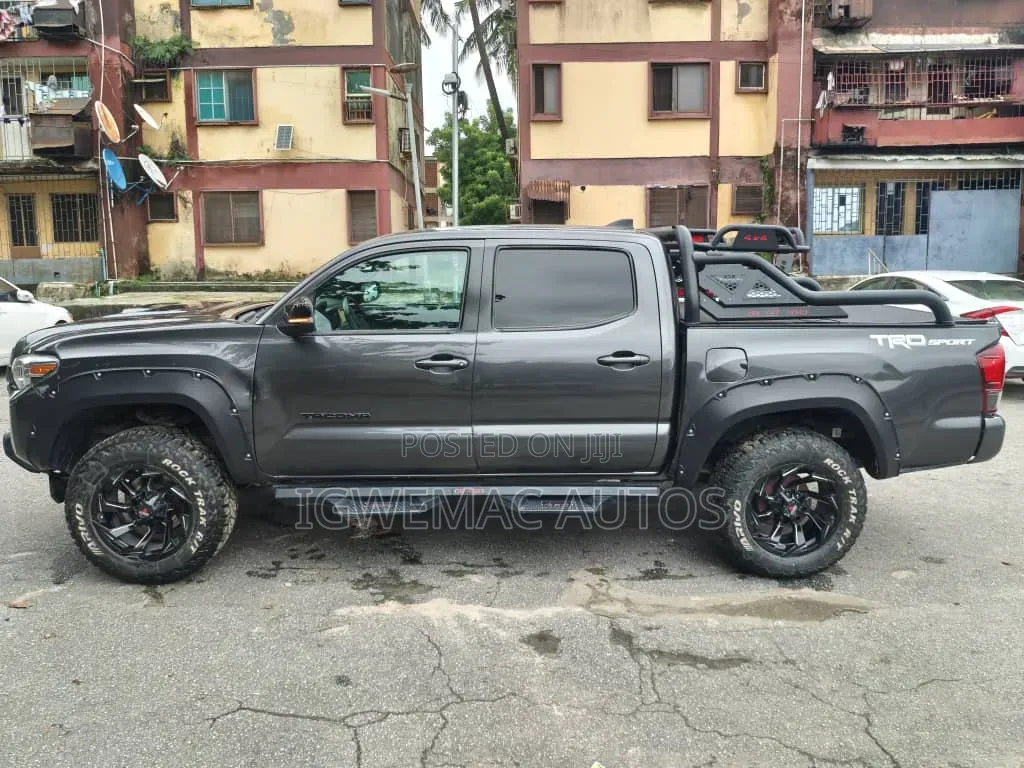 Toyota Tacoma TRD Sport 2019 Gray