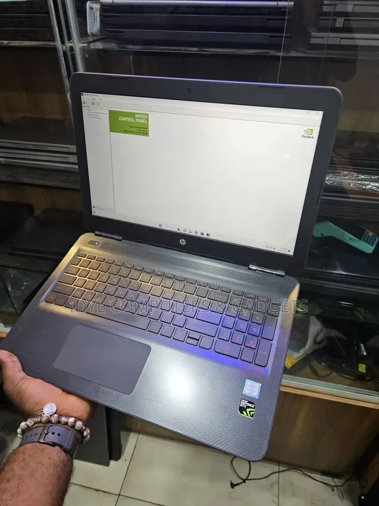 Laptop HP Omen 15-dh002nr 16GB Intel Core i7 HDD+SSD 1T