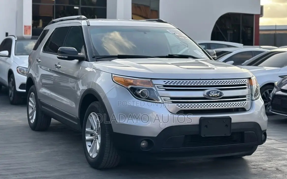 Ford Explorer 4dr SUV AWD (3.5L 6cyl 6A) 2014 Silver