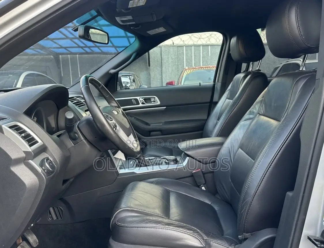 Ford Explorer 4dr SUV AWD (3.5L 6cyl 6A) 2014 Silver