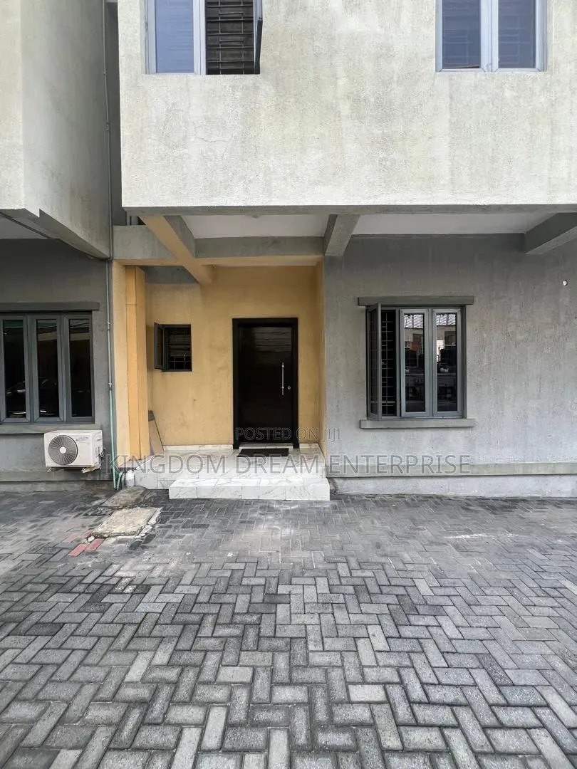 4bdrm Apartment in Kunsela Road Ikate for rent
