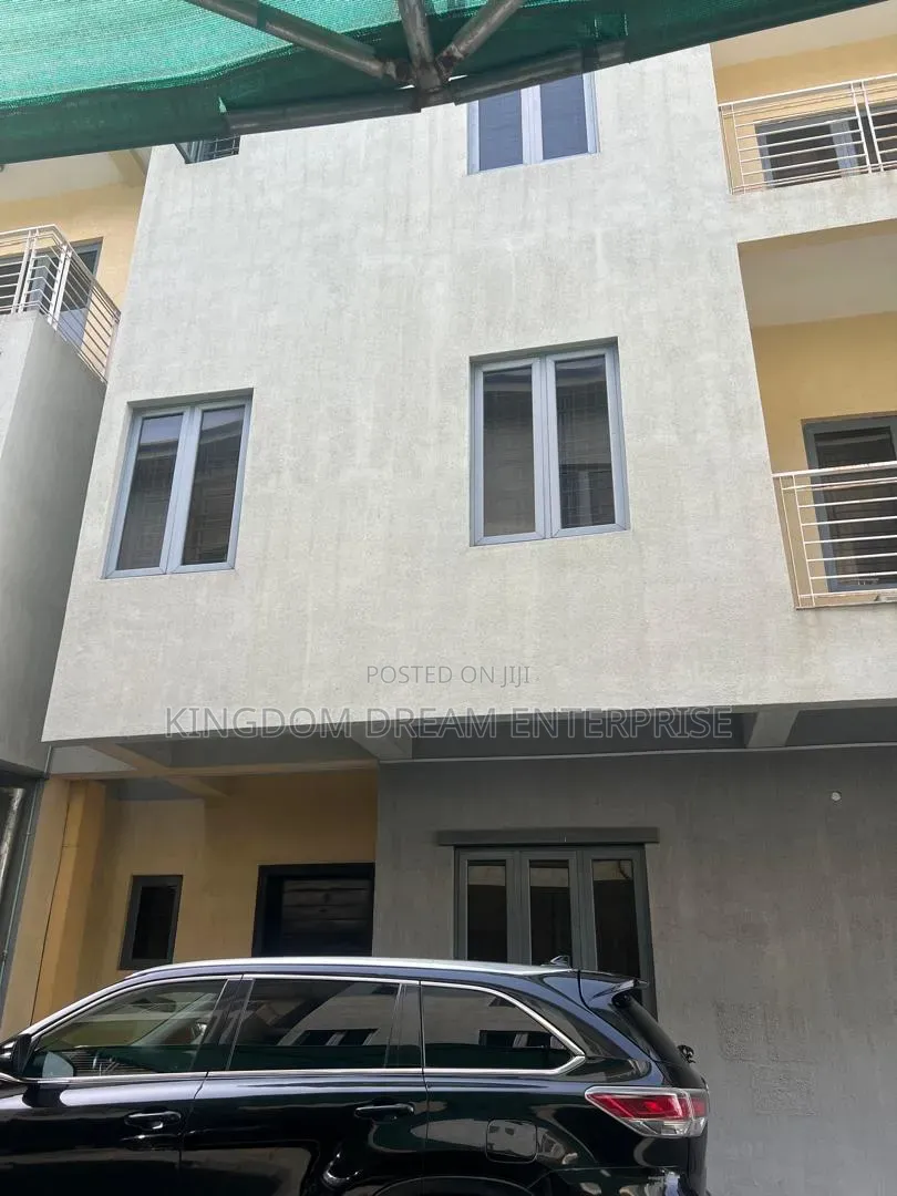 4bdrm Apartment in Kunsela Road Ikate for rent