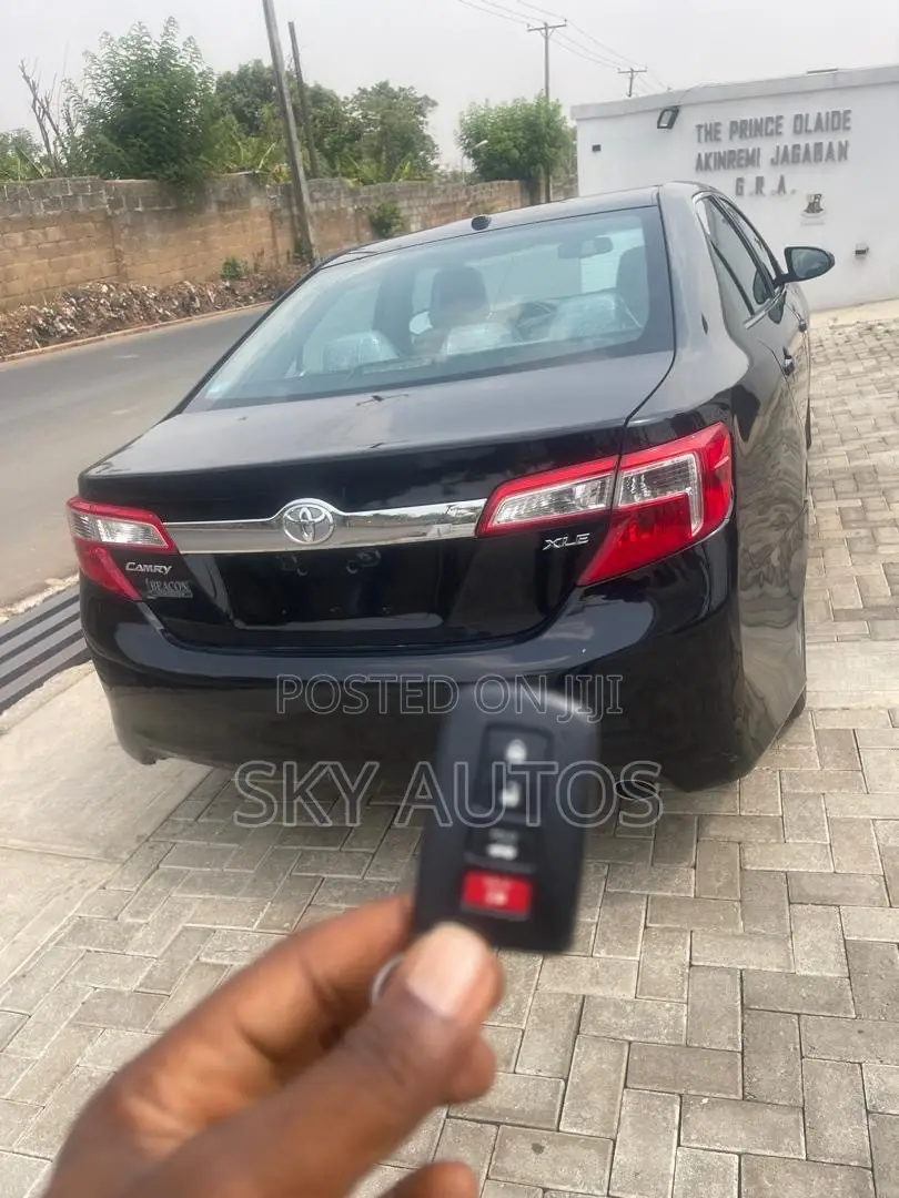 Toyota Camry XLE 4dr Sedan (2.5L 4cyl 6A) 2013 Black
